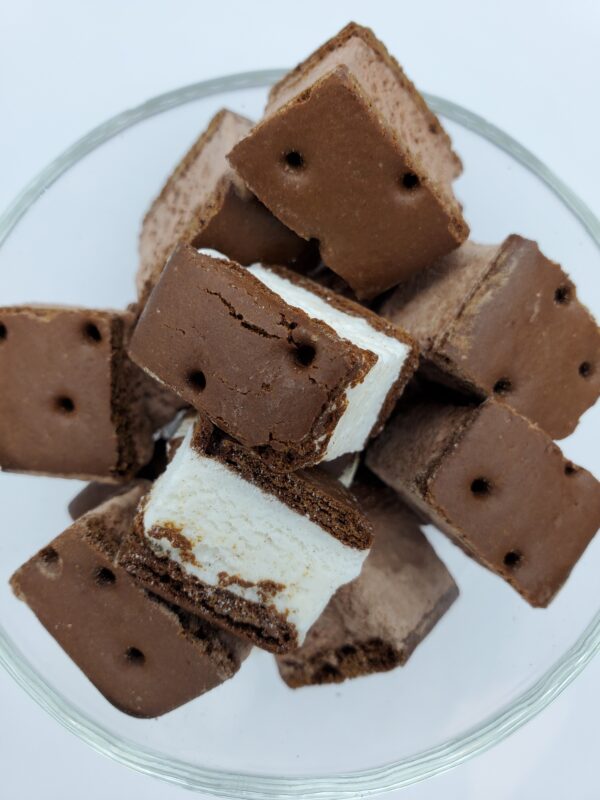 ASTRO CAKES:        Freeze-dried Ice Cream Sandwiches